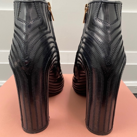 Ferragamo Feeling Topstitched Leather Bootie - Picture 3 of 9